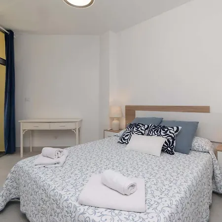 شقة Santa Amalia 1 - Three Bed لوس كريستيانوس